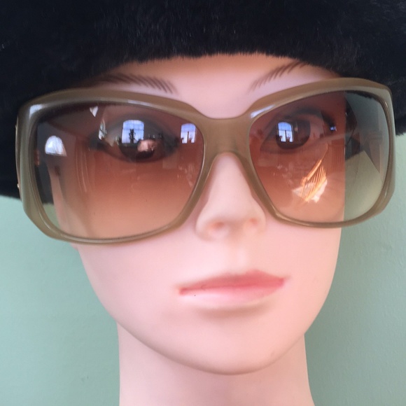 Authentic Gucci Sunglasses with COA - Picture 2 of 8